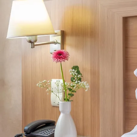 Hotel Brit Confort 3*