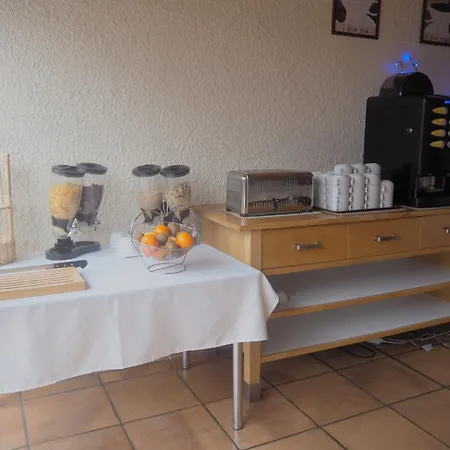 Hotel Brit Confort 3*