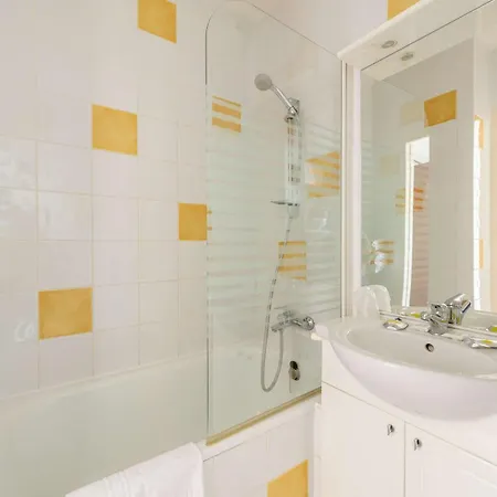 Hotel Brit Confort 3*