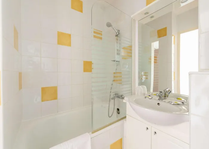 Hotel Brit Confort 3*